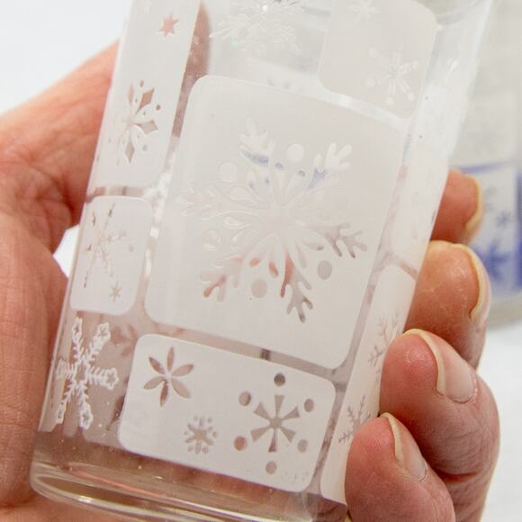 Vintage FEDERAL GLASS Christmas Holiday Snowflake Set of 7 Juice Glasses - Picture 5 of 5